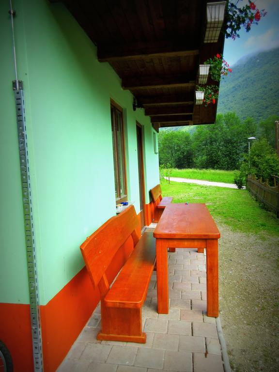 Kamp Rut Albergue Kobarid Exterior foto