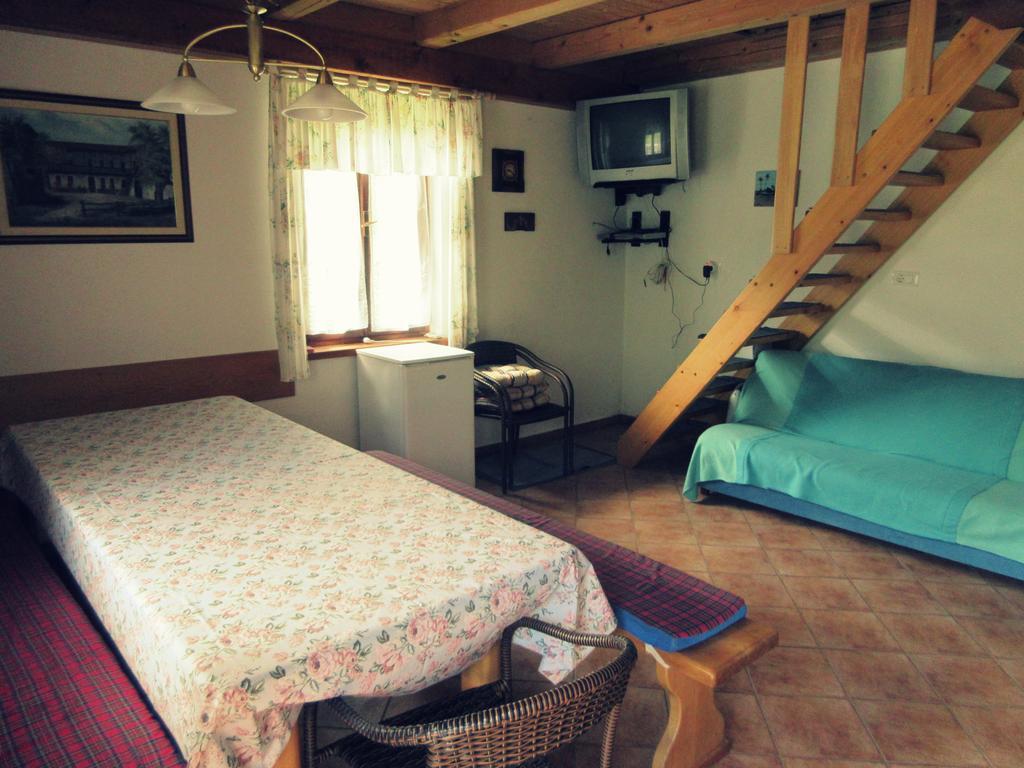 Kamp Rut Albergue Kobarid Exterior foto