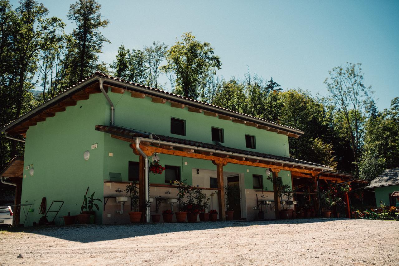 Kamp Rut Albergue Kobarid Exterior foto